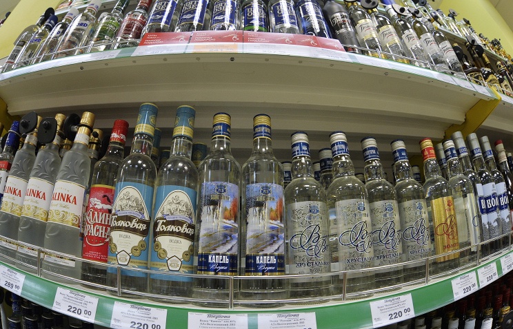 Минимальная розничная цена бутылки водки снижена с 220 до 185 рублей